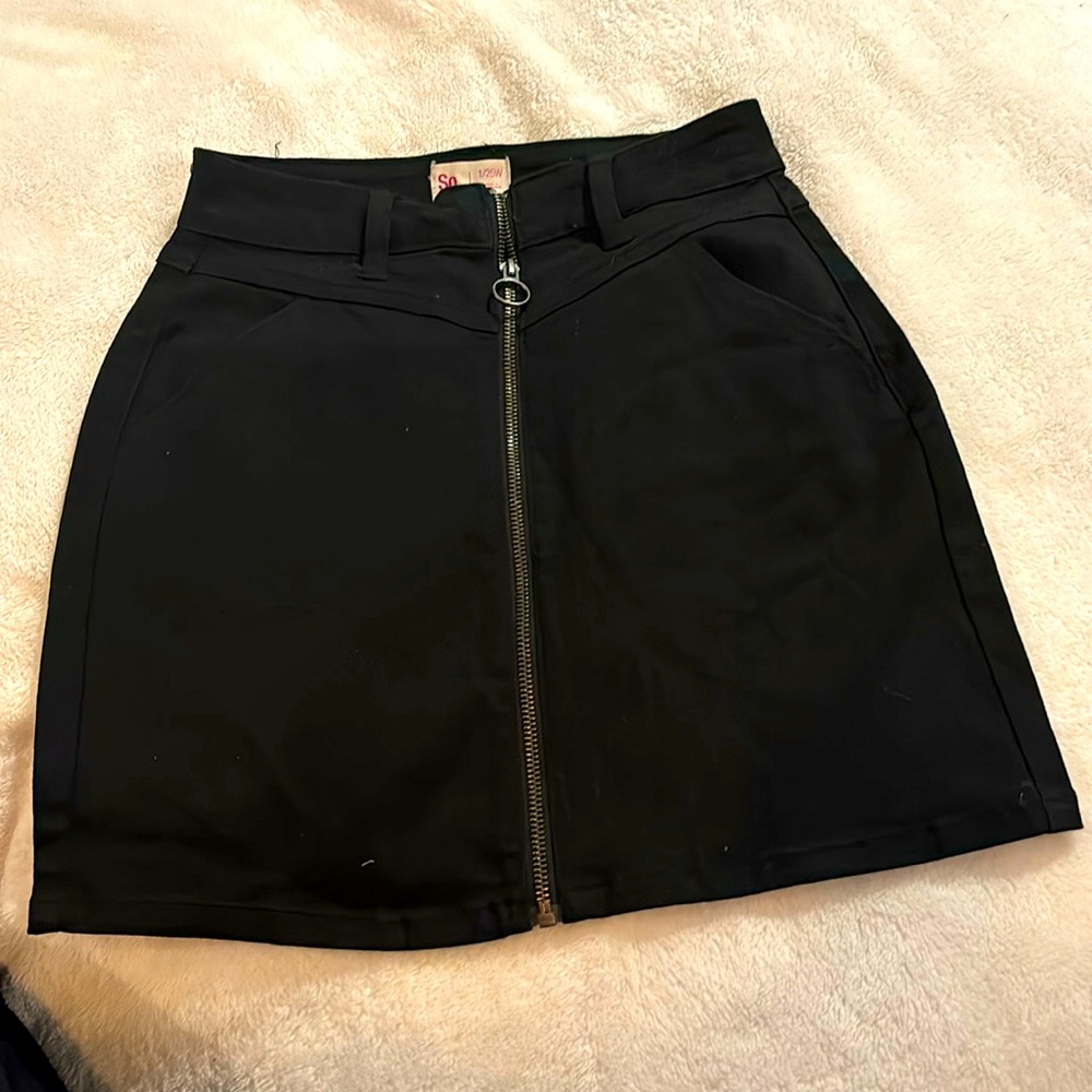 Brand New w/o tags Black skirt size 1/25W